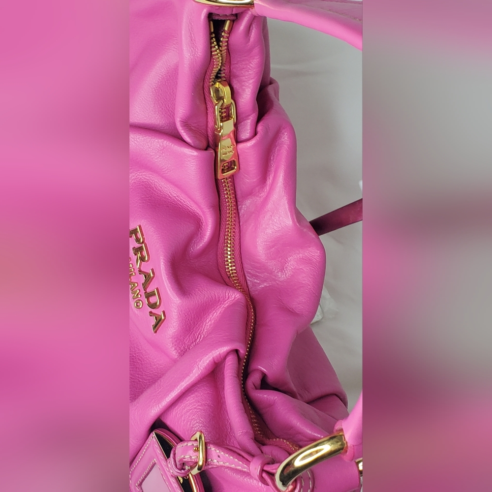 🔥HostPick🔥NWOT PRADA Milano Vibrant Pink Leather Shoulder Bag Gold Hardware - Picture 6 of 16